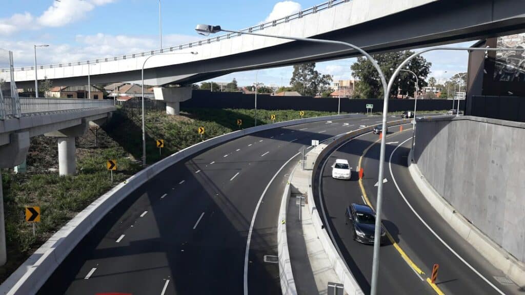 Heavy road traffic in an urban corridor